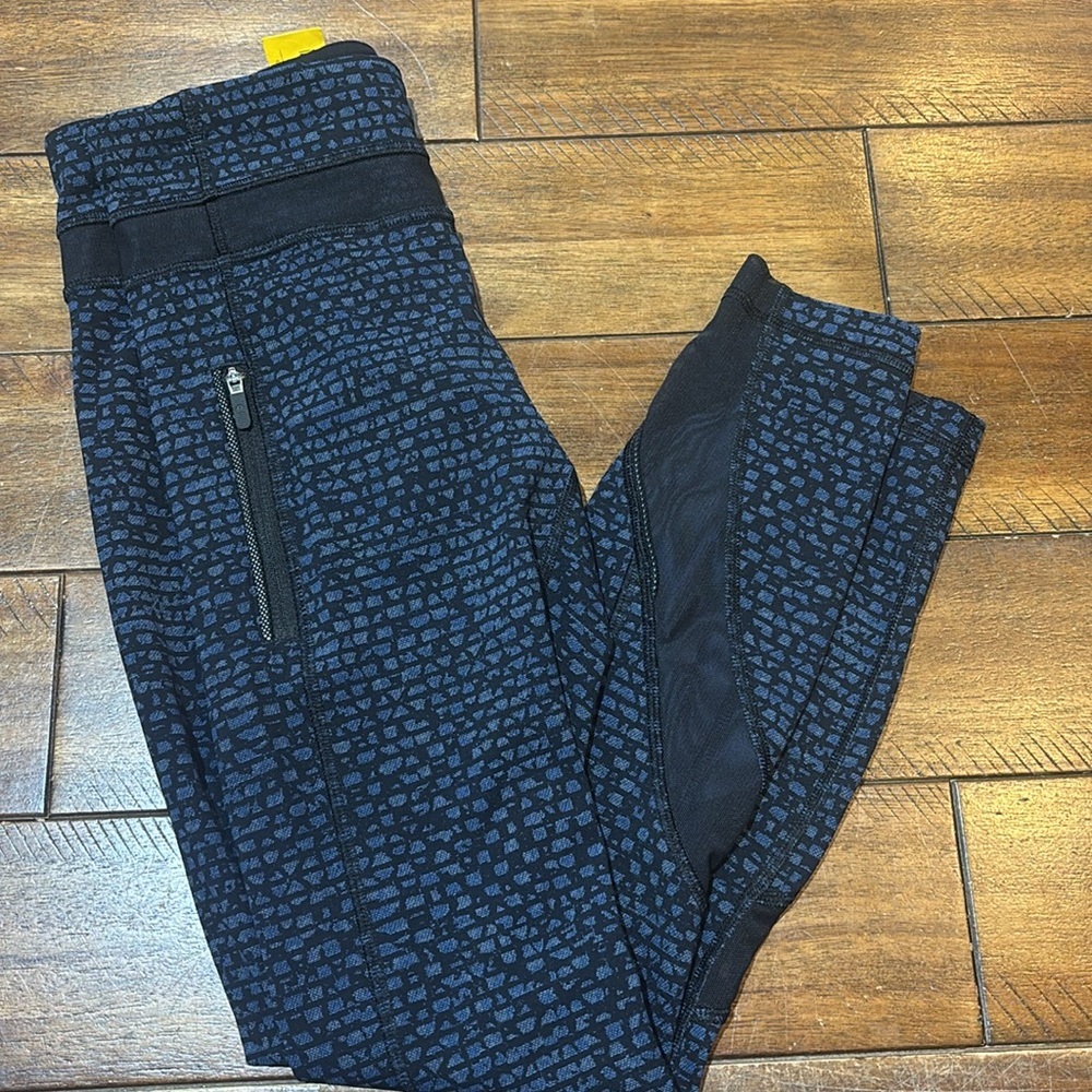 Lululemon Athletica Black Patterned Leggings - Picture 2 of 2
